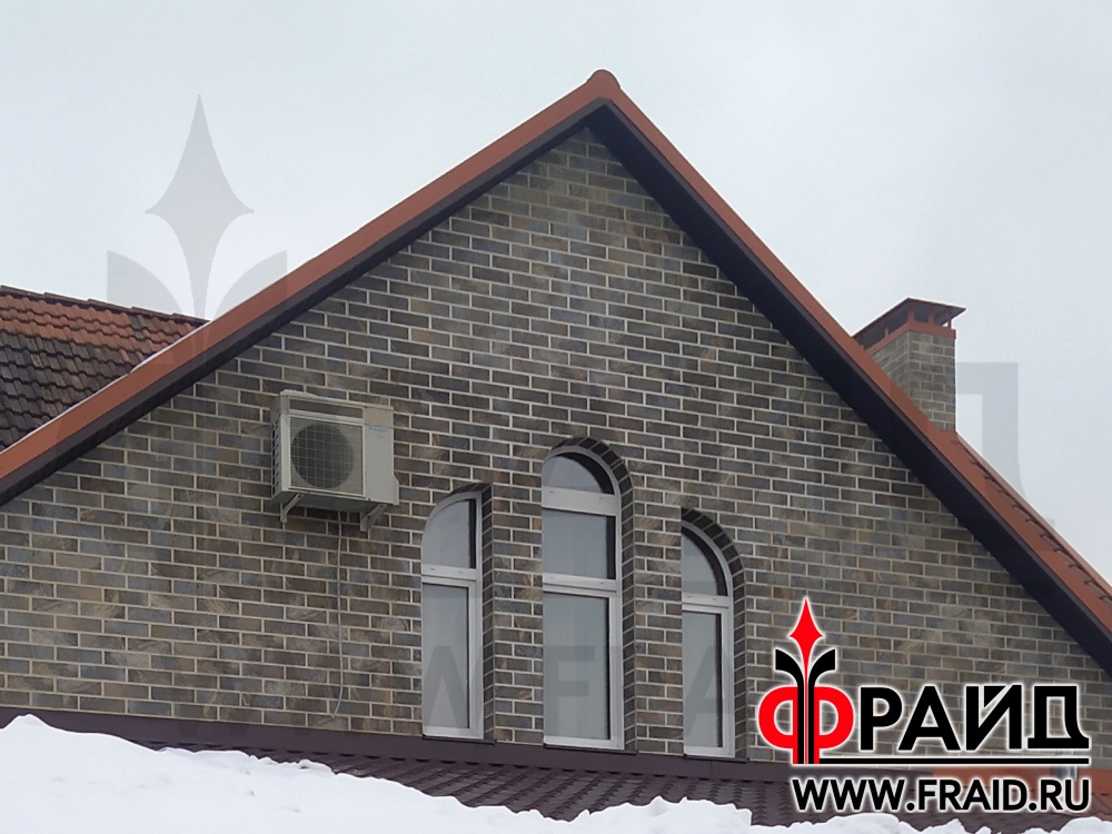 Реконструкция дома (первый этаж пеноблок, второй этаж брус) термопанелями Фрайд Премиум и Фрайд Эконом Стандарт с керамогранитом Kerama Marazzi Сланец Темный.