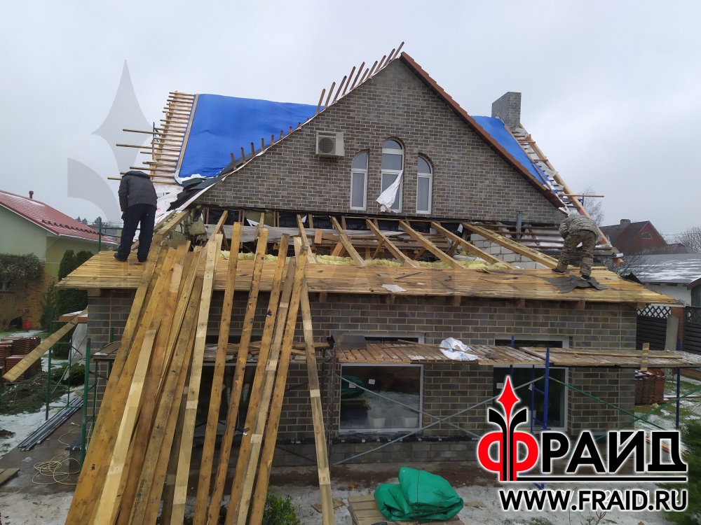 Реконструкция дома (первый этаж пеноблок, второй этаж брус) термопанелями Фрайд Премиум и Фрайд Эконом Стандарт с керамогранитом Kerama Marazzi Сланец Темный.