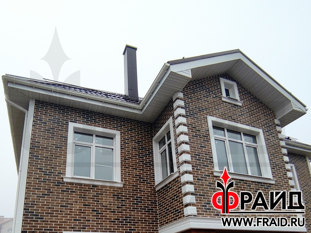 Отделка и утепление дома из "теплой" керамики. Термопанели Фрайд Эконом Стандарт с клинкерной плиткой Cerrad Loft Brick Cardamon. Фрайд Премиум с керамогранитом Estima JZ01. Фасадные элементы Фрайд Декор.