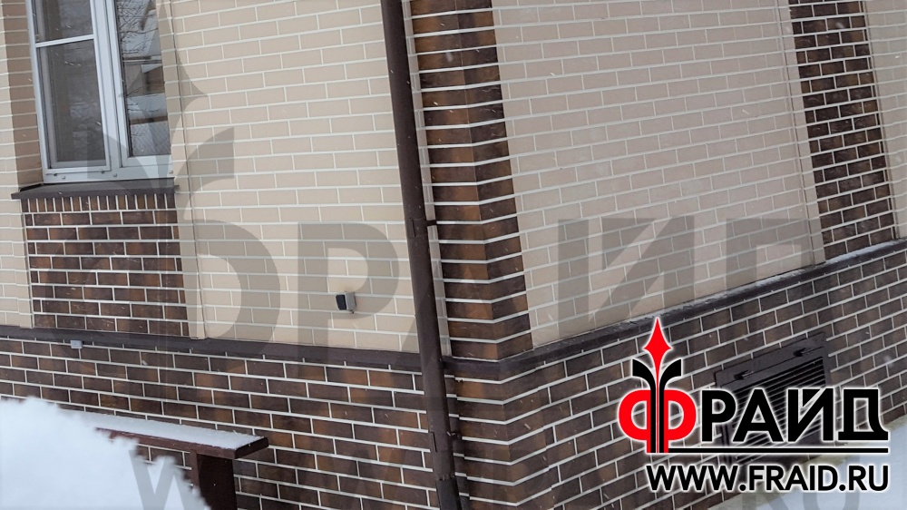 Утепление цоколя дачного дома термопанелями Фрайд с клинкером Cerrad Rustico Colorado