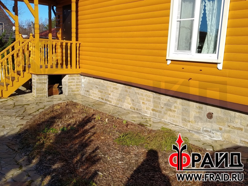Бетонный цоколь - отделка термопанелями Фрайд Премиум с натуральным ...
