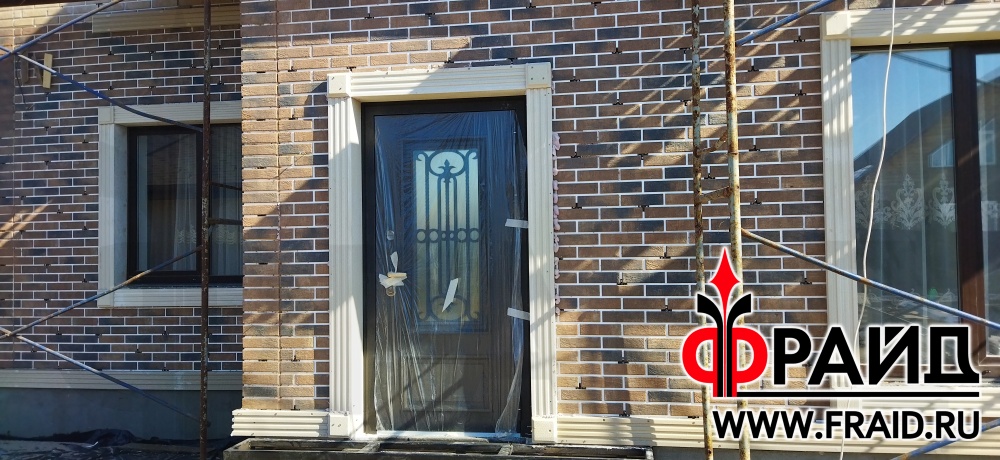 Фрайд Плюс с клинкерной плиткой Cerrad Loft Brick Cardamon, Loft Brick Salt, Фрайд Декор. Утепление и облицовка дома из газосиликата.