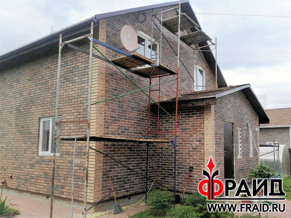 Дом - каркас. Термопанели Фрайд Эконом Стандарт с клинкерной плиткой Cerrad Loft Brick Cardamon, на углах Loft Brick Salt.