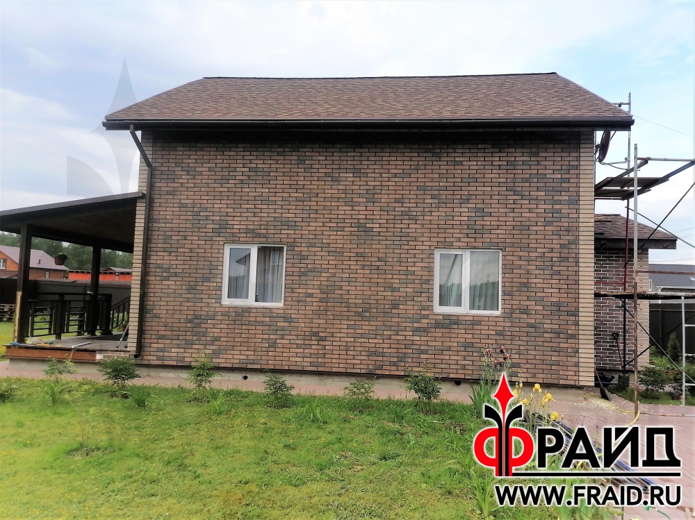 Дом - каркас. Термопанели Фрайд Эконом Стандарт с клинкерной плиткой Cerrad Loft Brick Cardamon, на углах Loft Brick Salt.