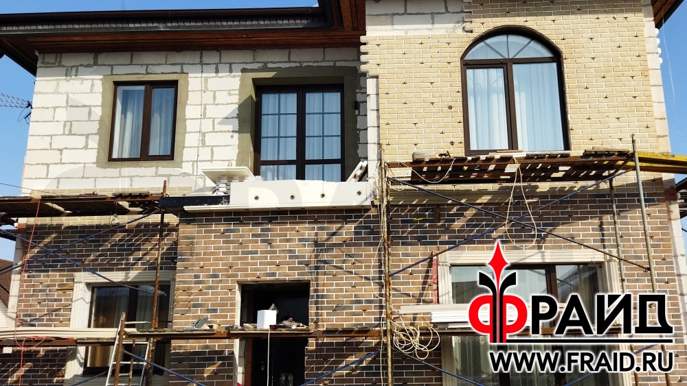 Фрайд Плюс с клинкерной плиткой Cerrad Loft Brick Cardamon, Loft Brick Salt, Фрайд Декор. Утепление и облицовка дома из газосиликата.