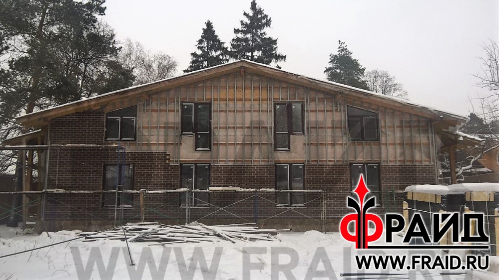 Строительство каркасного дуплекса с применением термопанелей Фрайд Премиум с клинкером Керамин Амстердам и отделка элементами фасадного декора Фрайд Декор