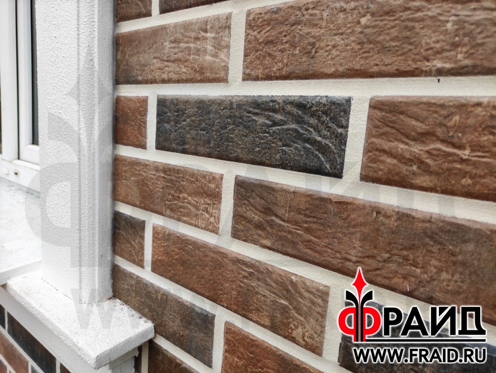 Отделка и утепление дома из "теплой" керамики. Термопанели Фрайд Эконом Стандарт с клинкерной плиткой Cerrad Loft Brick Cardamon. Фрайд Премиум с керамогранитом Estima JZ01. Фасадные элементы Фрайд Декор.