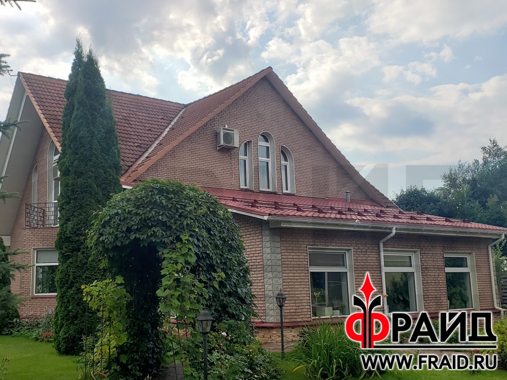 Реконструкция дома (первый этаж пеноблок, второй этаж брус) термопанелями Фрайд Премиум и Фрайд Эконом Стандарт с керамогранитом Kerama Marazzi Сланец Темный.