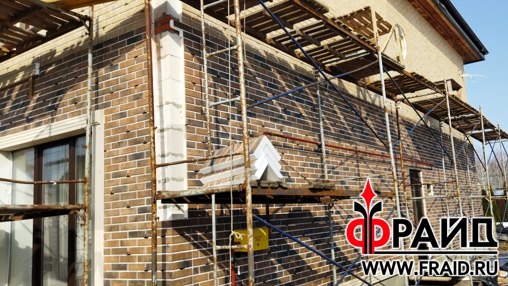 Фрайд Плюс с клинкерной плиткой Cerrad Loft Brick Cardamon, Loft Brick Salt, Фрайд Декор. Утепление и облицовка дома из газосиликата.