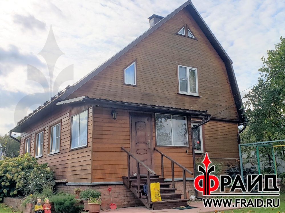 Каркасный дом. Фасад отделан термопанелями Фрайд Премиум с клинкерной плиткой CERRAD Rustico Country Wisnia и Krem, цоколь - КЕРАМИН амстердам.