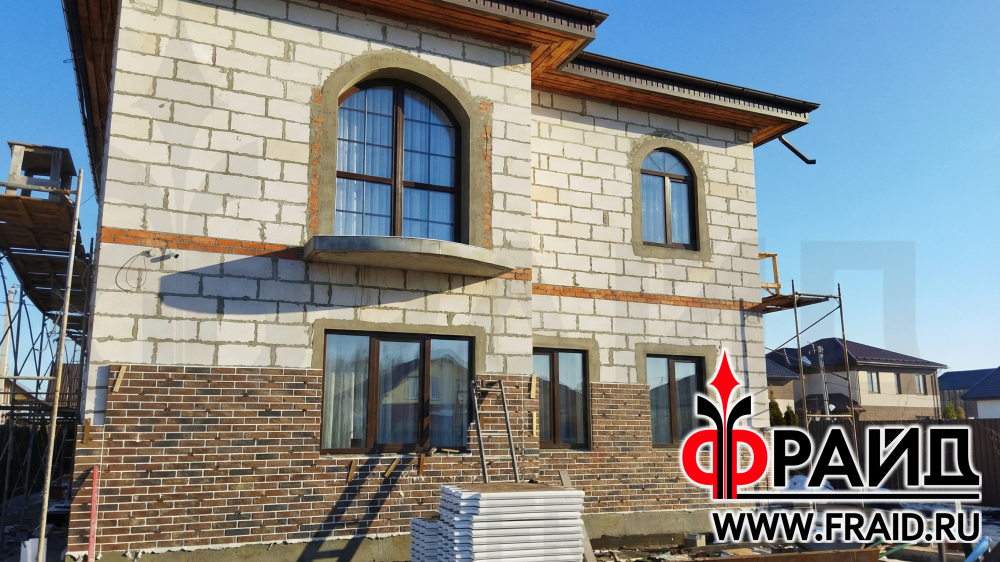 Фрайд Плюс с клинкерной плиткой Cerrad Loft Brick Cardamon, Loft Brick Salt, Фрайд Декор. Утепление и облицовка дома из газосиликата.