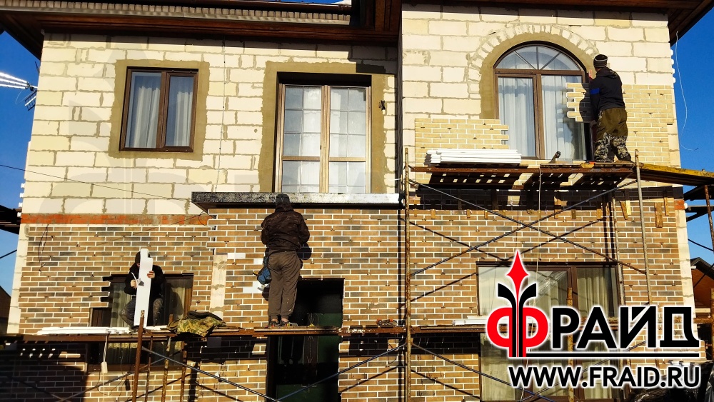 Фрайд Плюс с клинкерной плиткой Cerrad Loft Brick Cardamon, Loft Brick Salt, Фрайд Декор. Утепление и облицовка дома из газосиликата.