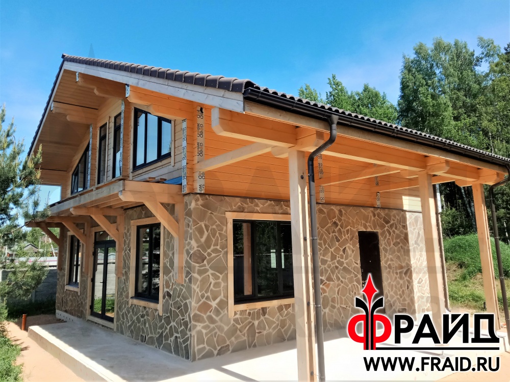 Дом крупноформатный керамический блок, теплая керамика. Термопанели Фрайд Премиум натуральным камнем Ростовский Песчаник серо-желтый.