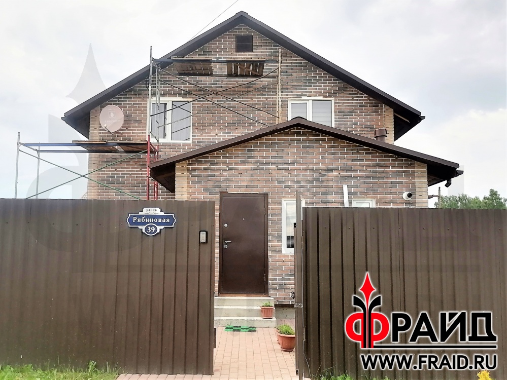 Дом - каркас. Термопанели Фрайд Эконом Стандарт с клинкерной плиткой Cerrad Loft Brick Cardamon, на углах Loft Brick Salt.