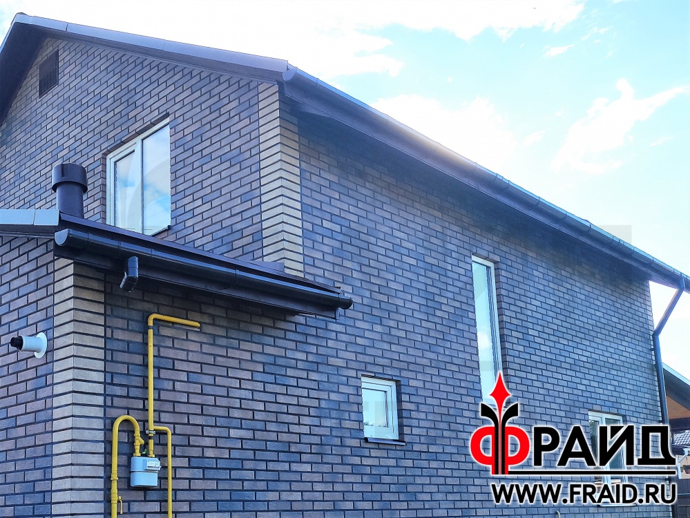 Дом - каркас. Термопанели Фрайд Эконом Стандарт с клинкерной плиткой Cerrad Loft Brick Cardamon, на углах Loft Brick Salt.
