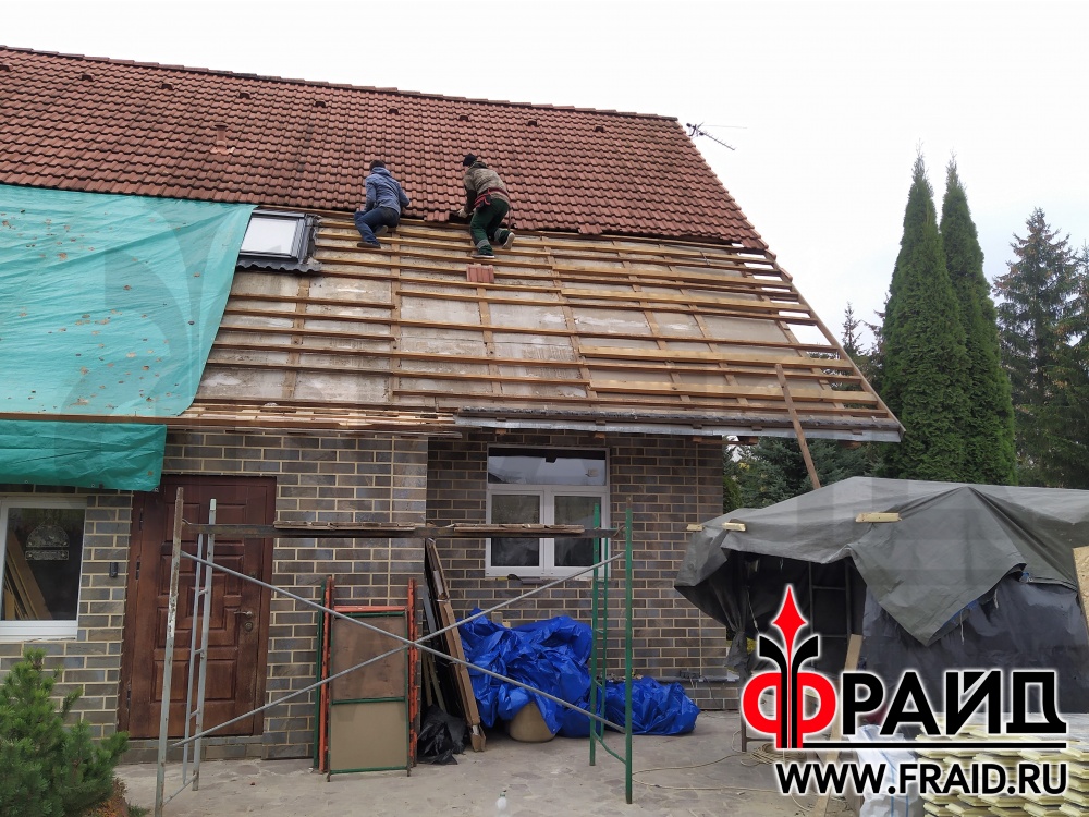 Реконструкция дома (первый этаж пеноблок, второй этаж брус) термопанелями Фрайд Премиум и Фрайд Эконом Стандарт с керамогранитом Kerama Marazzi Сланец Темный.