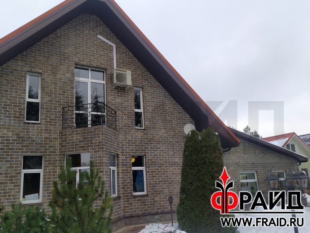 Реконструкция дома (первый этаж пеноблок, второй этаж брус) термопанелями Фрайд Премиум и Фрайд Эконом Стандарт с керамогранитом Kerama Marazzi Сланец Темный.