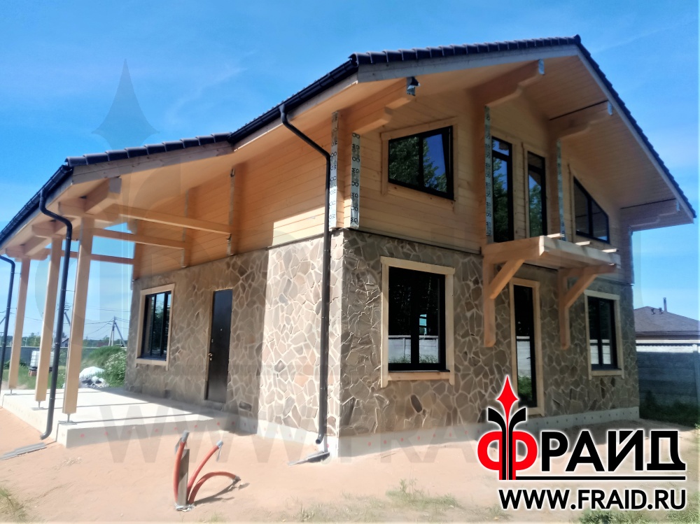 Дом крупноформатный керамический блок, теплая керамика. Термопанели Фрайд Премиум натуральным камнем Ростовский Песчаник серо-желтый.