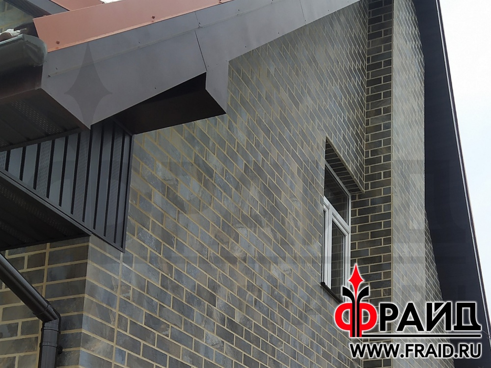 Реконструкция дома (первый этаж пеноблок, второй этаж брус) термопанелями Фрайд Премиум и Фрайд Эконом Стандарт с керамогранитом Kerama Marazzi Сланец Темный.